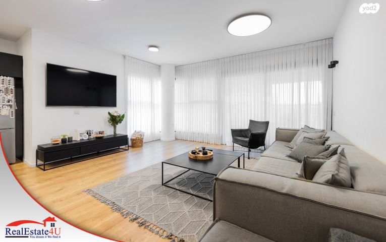 דירה, עוזי חיטמן 9, עיר ימים, נתניה