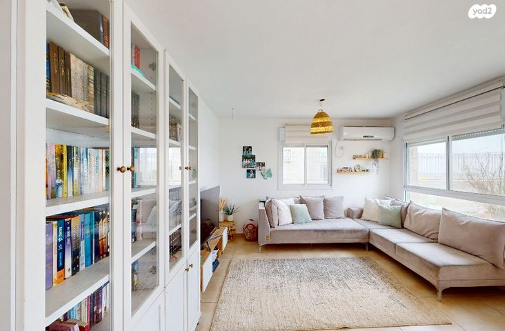 דירת גן, שלום בנייך, כוכב יעקב, כוכב יעקב