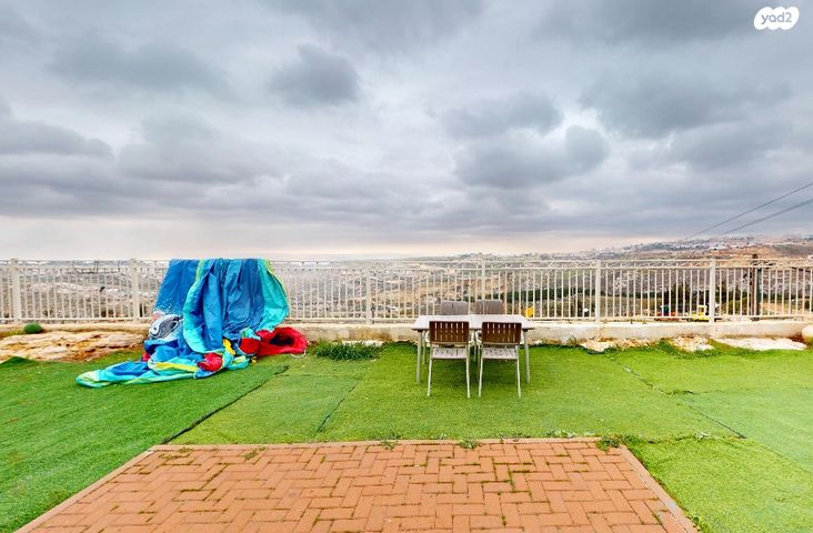 דירת גן, שלום בנייך, כוכב יעקב, כוכב יעקב