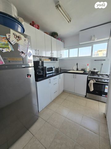 דירה, העבודה, ג'סי כהן, חולון