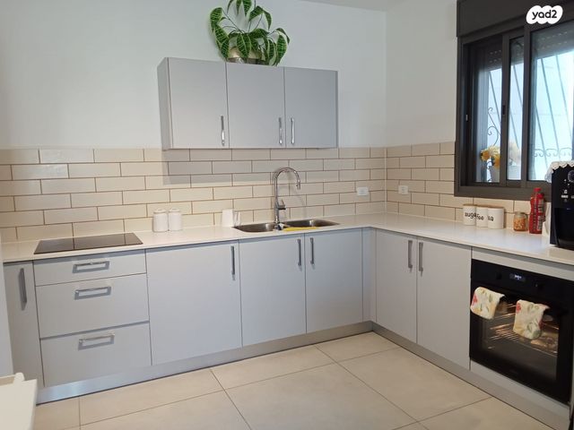 דירה, אלון, החורש, חריש