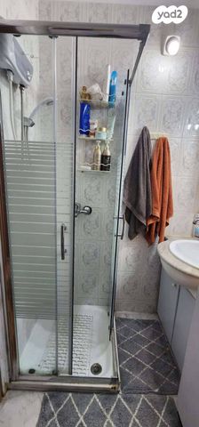 דירה, המיסדים, כרמיאל