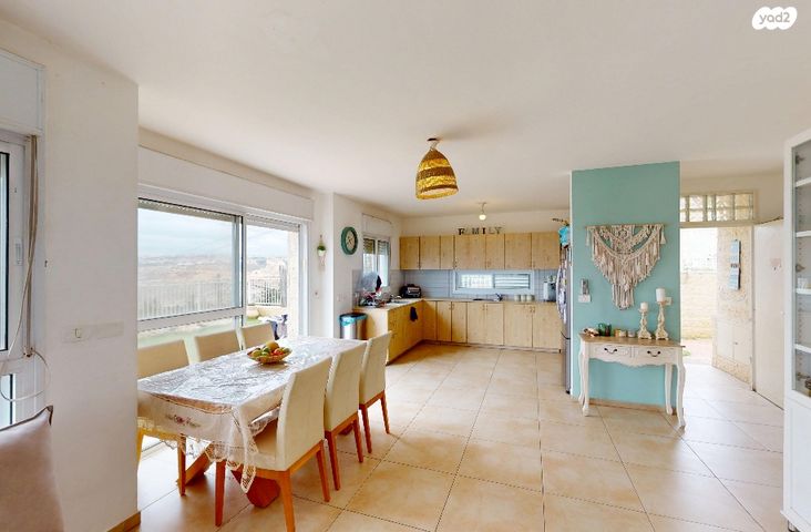 דירת גן, שלום בנייך, כוכב יעקב, כוכב יעקב