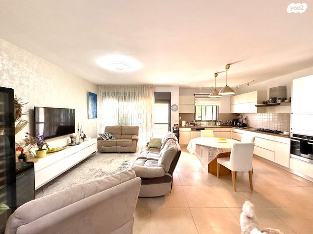 דירת גן, גדרון, גבעת מכוש, כרמיאל