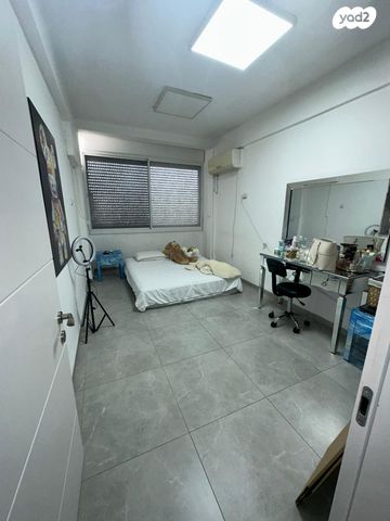 דירת גן, יצחק שדה, גבעת הרקפות, גבעת תל חי, קרית אתא