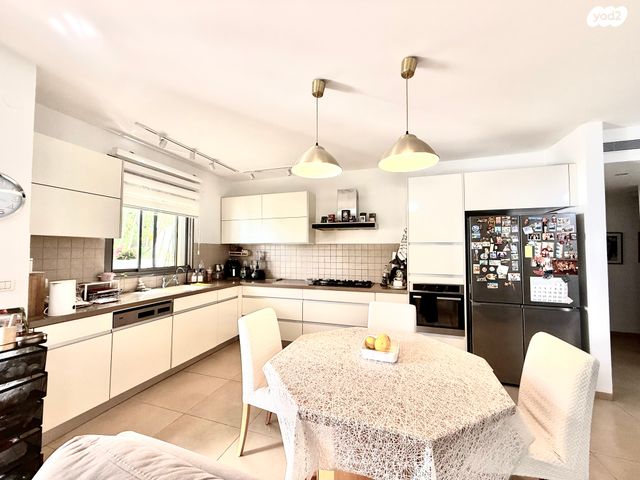 דירת גן, גדרון, גבעת מכוש, כרמיאל