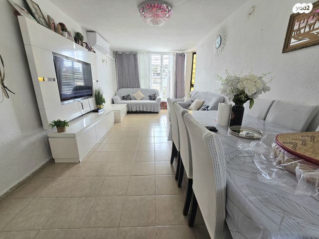 דירה, העבודה, ג'סי כהן, חולון