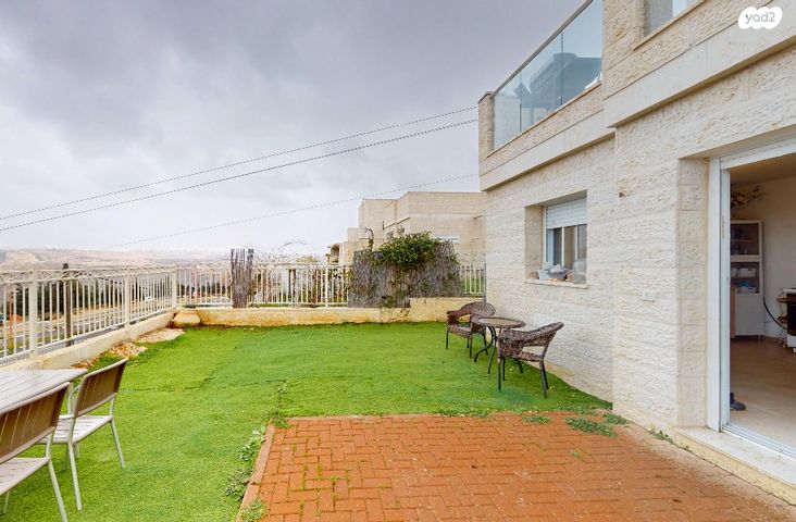 דירת גן, שלום בנייך, כוכב יעקב, כוכב יעקב