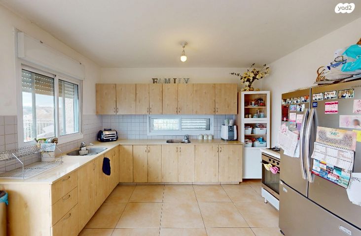 דירת גן, שלום בנייך, כוכב יעקב, כוכב יעקב