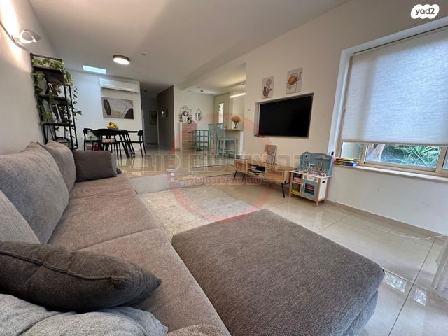 דו משפחתי, רימון, שאר העיר, כפר תבור