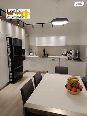 דירה, רמב"ם, ראשון לציון