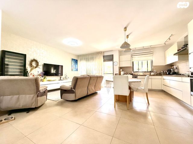 דירת גן, גדרון, גבעת מכוש, כרמיאל