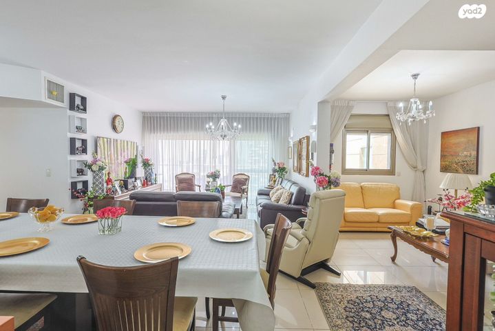 דירה, שדרת התמרים 9, שכונת בן גוריון, מרכז העיר ג', רמת גן