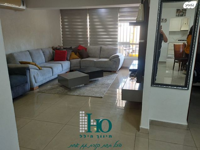 דו משפחתי, השבטים 33, גבעת ציון וגבעת הפרחים, אשקלון