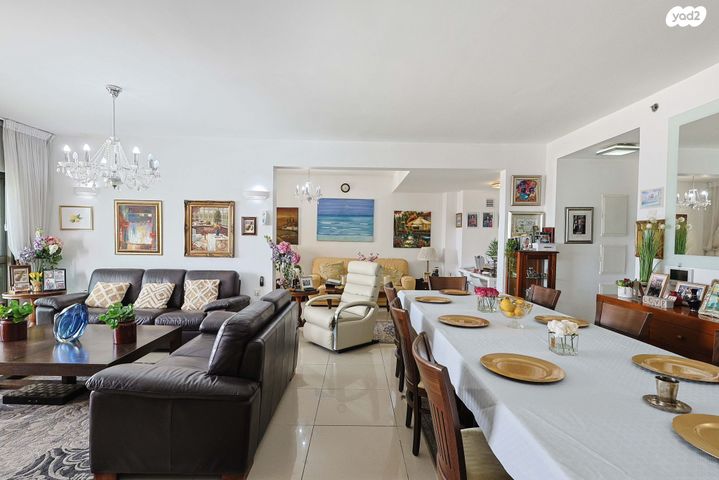 דירה, שדרת התמרים 9, שכונת בן גוריון, מרכז העיר ג', רמת גן