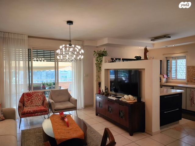 דירה, אריה בן אליעזר, נווה יהושע, ערמונים, רמת גן