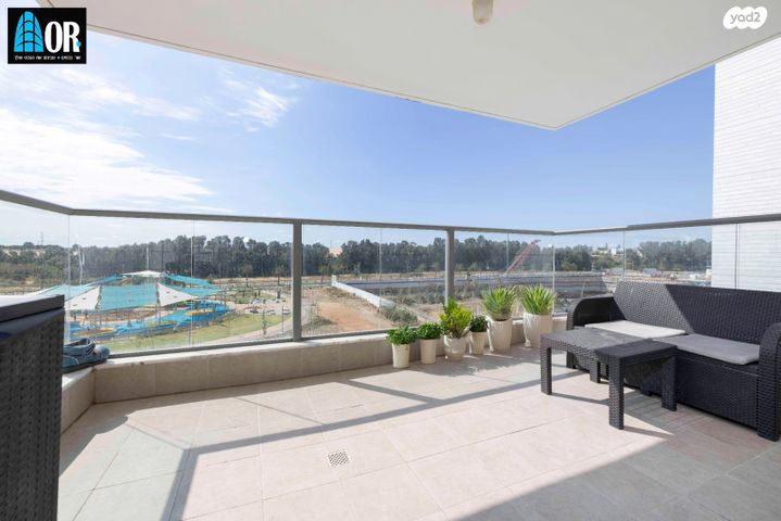 דירה, ש"י עגנון, נאות שמיר, יבנה