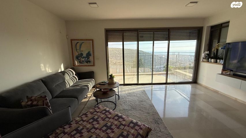 דו משפחתי, אסתר רבין, הוד הכרמל, דניה, חיפה