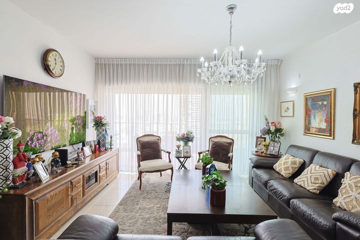 שדרת התמרים 9