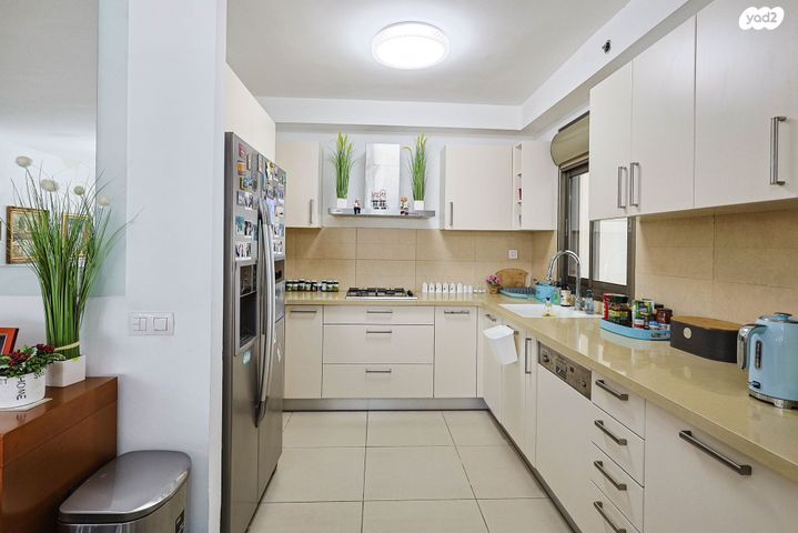 דירה, שדרת התמרים 9, שכונת בן גוריון, מרכז העיר ג', רמת גן