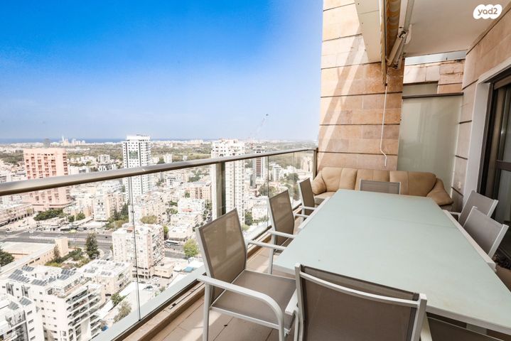 דירה, שדרת התמרים 9, שכונת בן גוריון, מרכז העיר ג', רמת גן