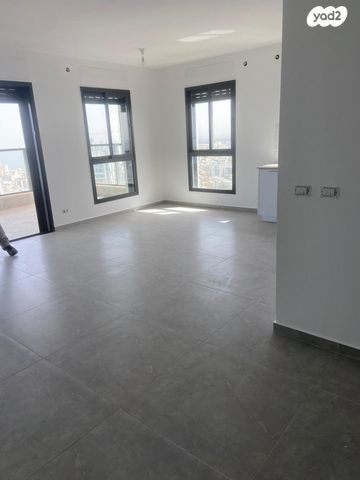 דירה, אמנון ליפקין שחק, נוף הטיילת, נתניה