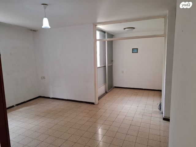 דירה, מחרוזת, עמידר, בת ים