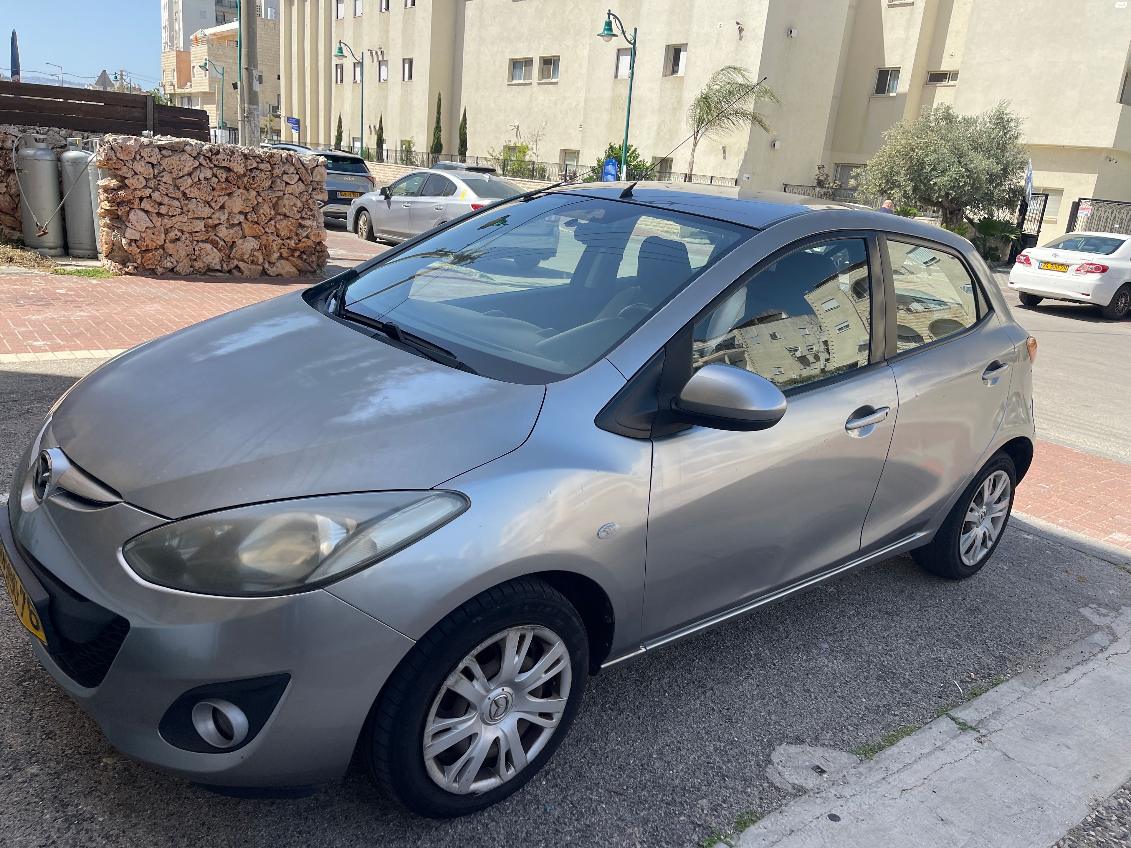 מודעת רכב מאזדה 2