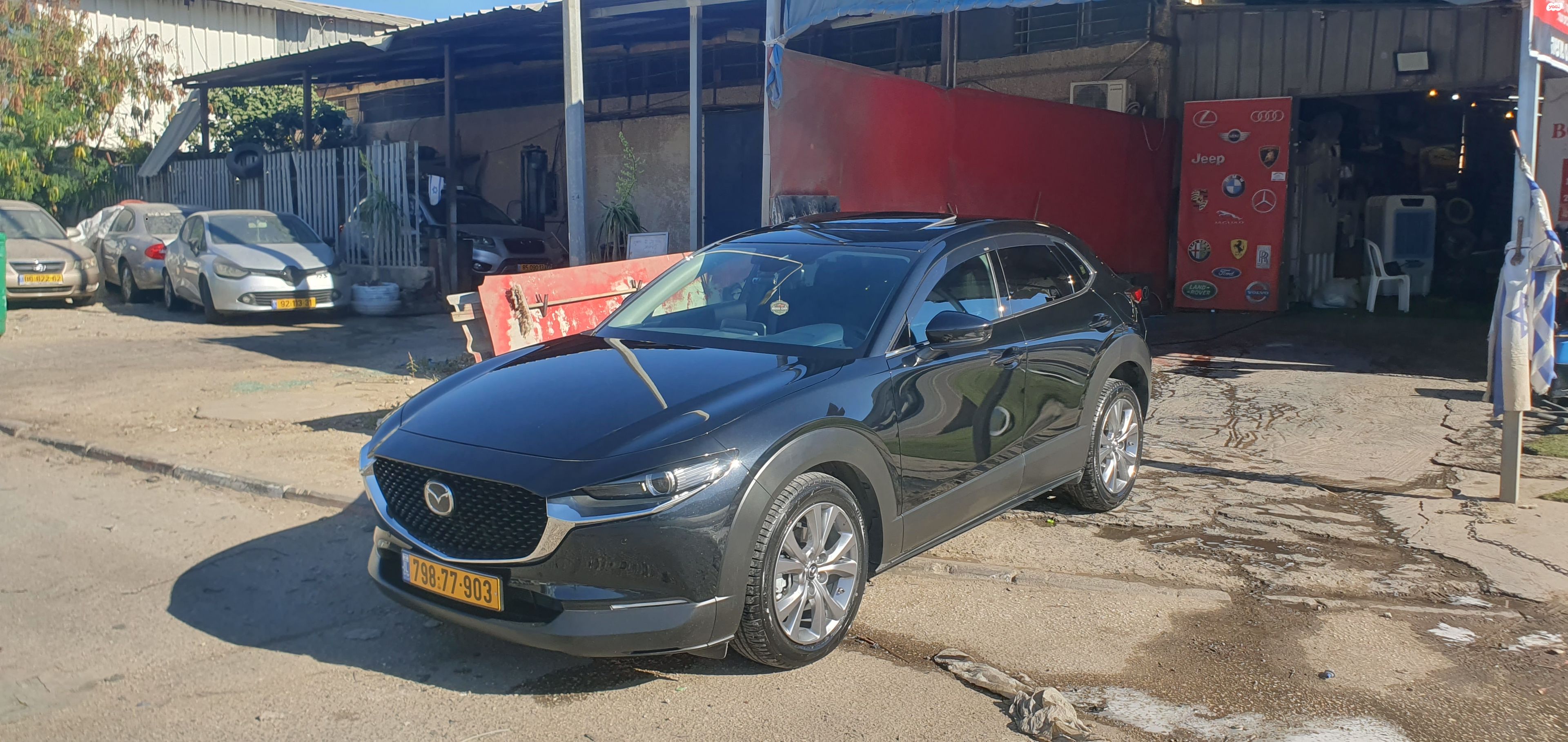 מודעת רכב מאזדה CX-30