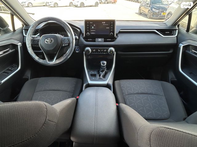 טויוטה RAV4