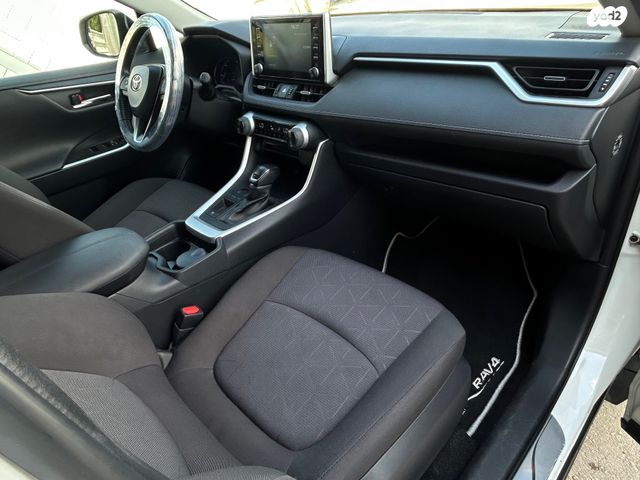 טויוטה RAV4