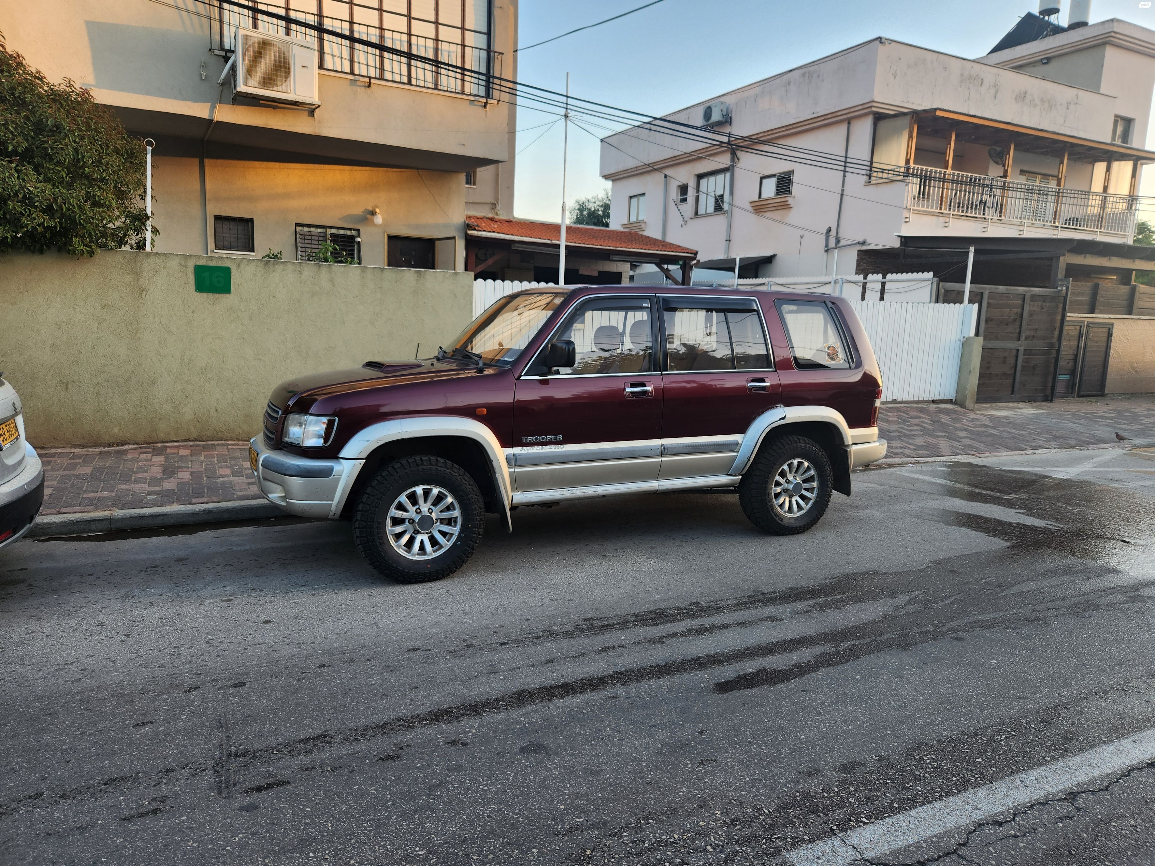 מודעת רכב איסוזו טרופר
