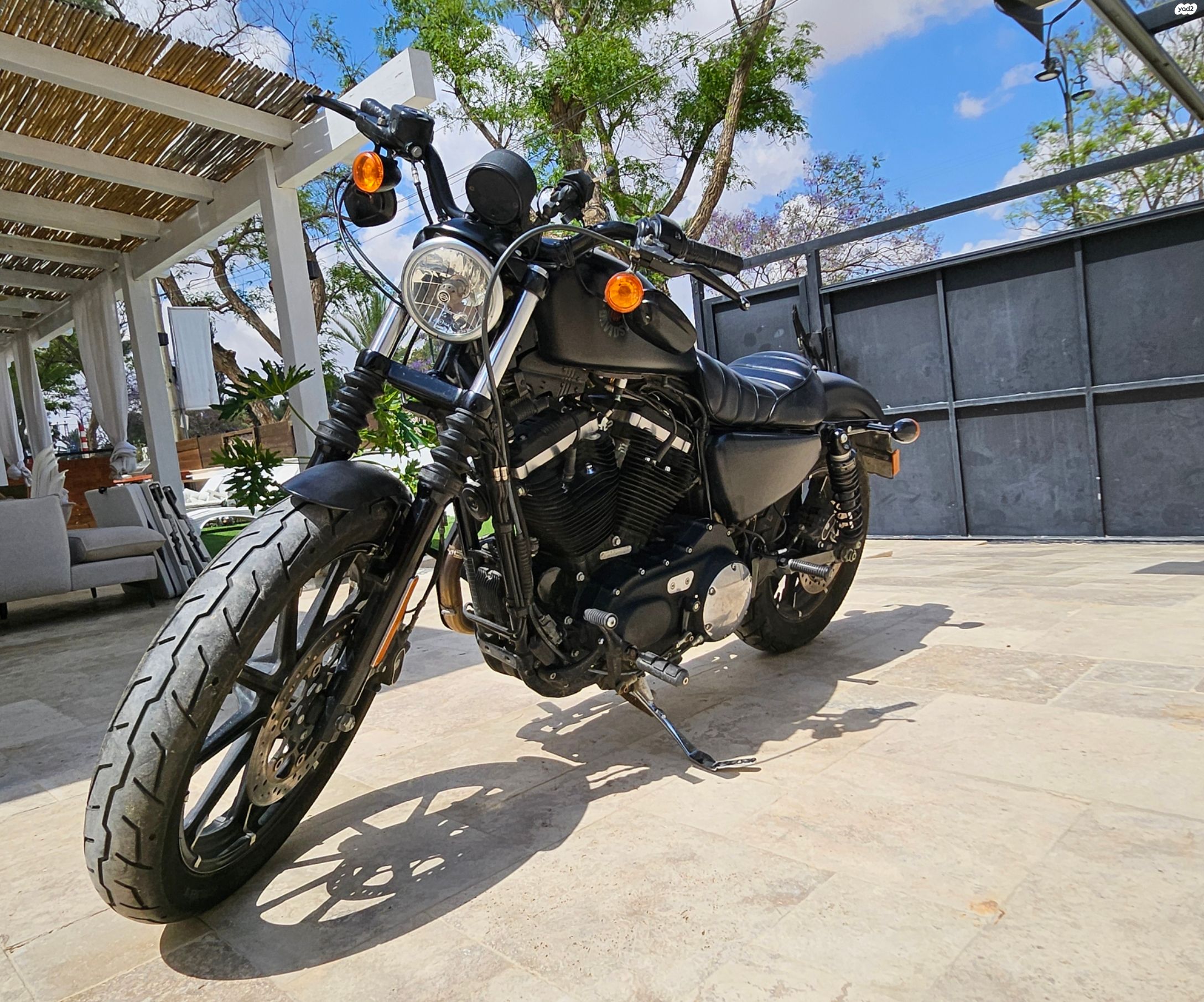 מודעת רכב הרלי דיווידסון ספורטסטר 883C