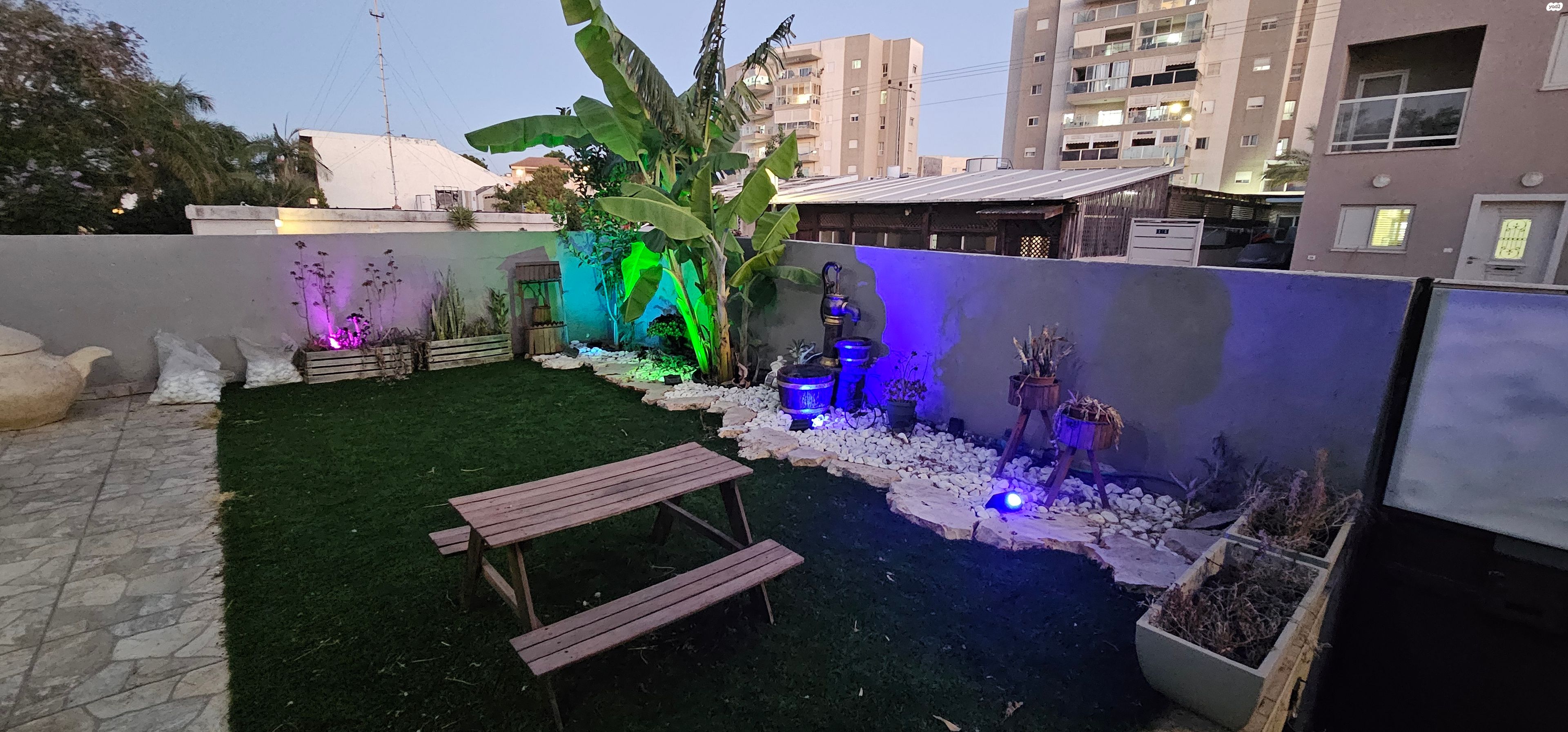 זכריה 16