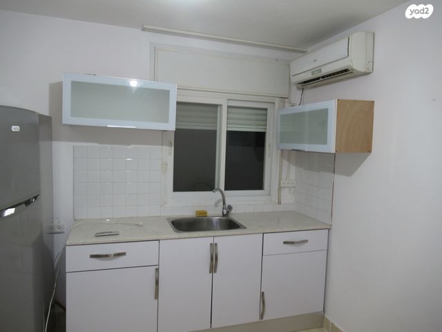 קרן היסוד 12