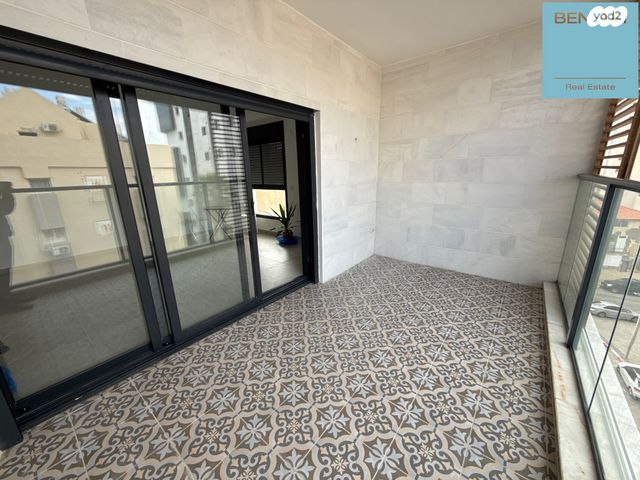 דירה, הרצל, בת ים