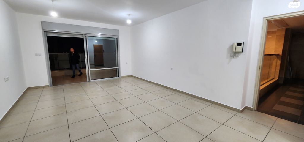 דירה, יהודה לייב יוספזון, רחובות