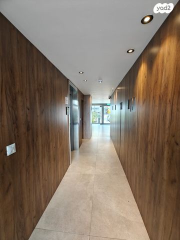 דירה, דליה רביקוביץ, נאות שמיר, יבנה