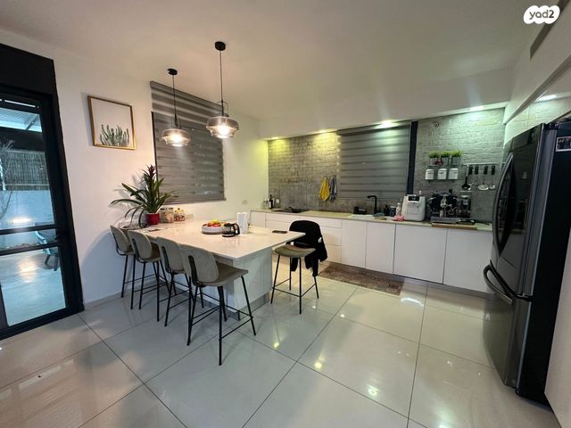 דו משפחתי, נאות הפרחים, גן יבנה