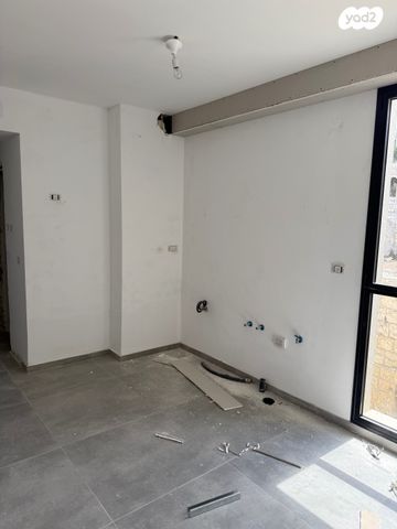 דירה, שיבת ציון 52, העיר התחתית, ואדי סאליב, חיפה