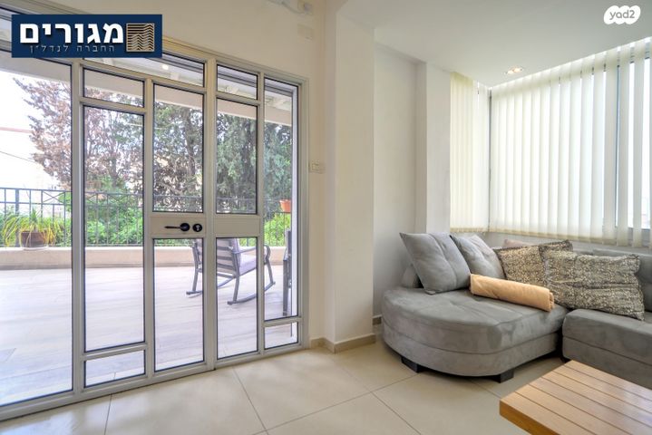 דירת גן, דרך הים, כרמל מערבי, חיפה