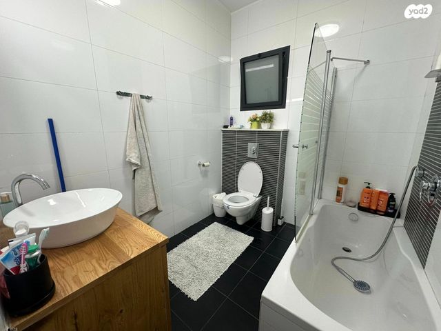 דו משפחתי, נאות הפרחים, גן יבנה