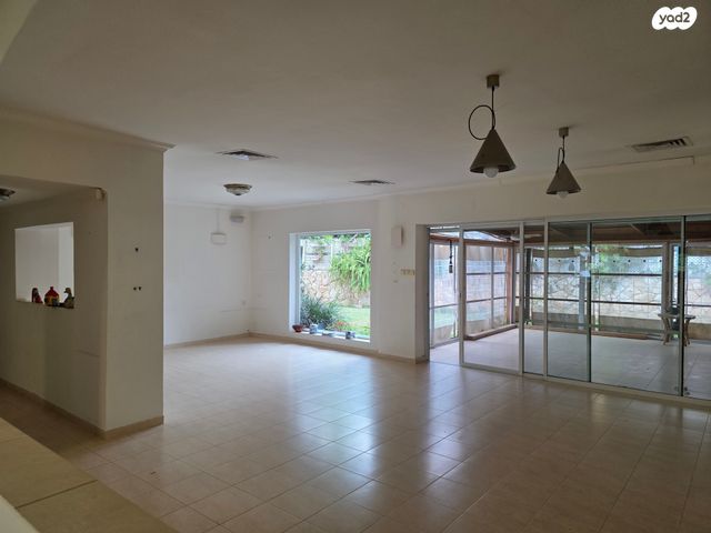 דו משפחתי, נווה רום, רמת השרון