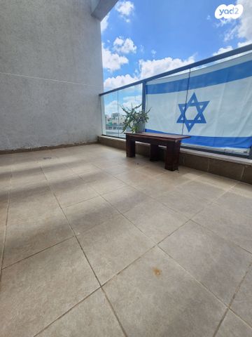 גג/ פנטהאוז, אבני חן, חריש