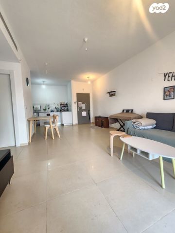 גג/ פנטהאוז, אבני חן, חריש