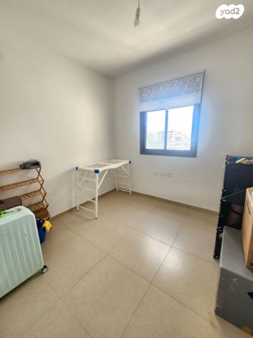 גג/ פנטהאוז, אבני חן, חריש