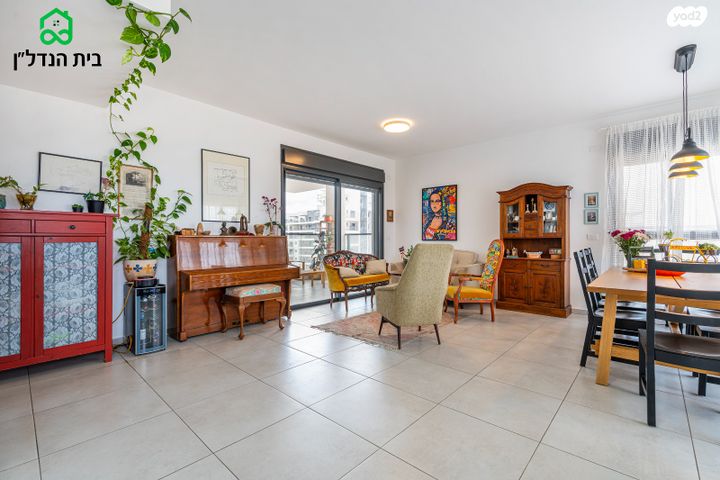 דירה, עמירם, פרדס חנה כרכור