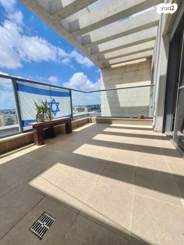 גג/ פנטהאוז, אבני חן, חריש