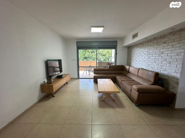 דירה, עמק עירון, הדרים, הדרים החדשה, כפר סבא