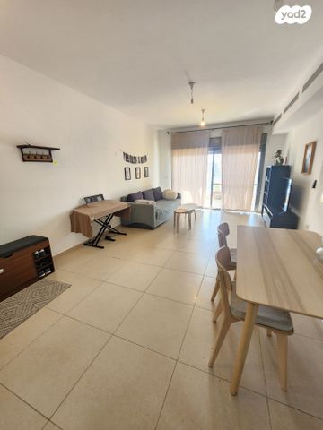 גג/ פנטהאוז, אבני חן, חריש